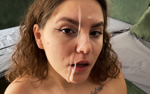 Karım uzaktayken komşumu sikiyorum - yüzüne büyük boşalma