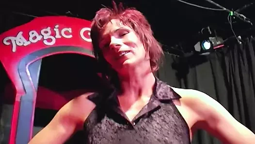 Sert bir yapay penis ile onu beceriksizlik hoş bir vahşi alman redhead