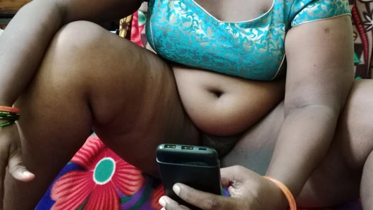 Tamil evli kadın instagram görüntülü görüşme seks sohbeti aracılığıyla vücudunu müstehcen bir şekilde gösteriyor tamil ses % 100