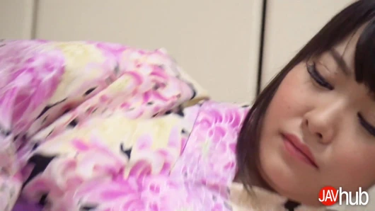 Javhub sevimli Japon kız Hina Kuraki ile bir gün geçiriyor