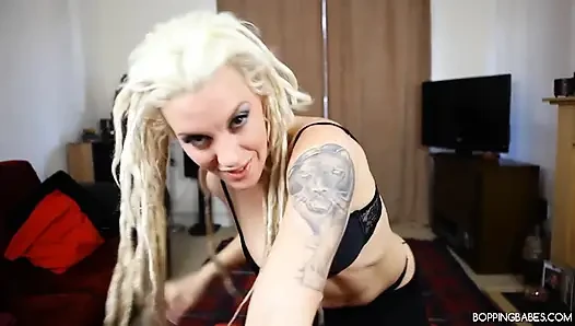 Elle b - kucak dansı