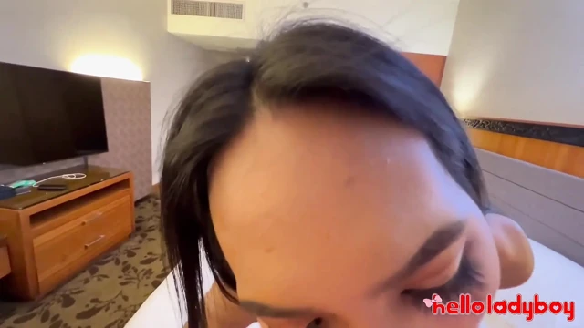 Helloladyboy ateşli ladyboy sert seksle sert boşalıyor