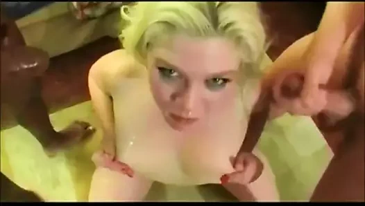 chubby sarışın alır yüz bakımı