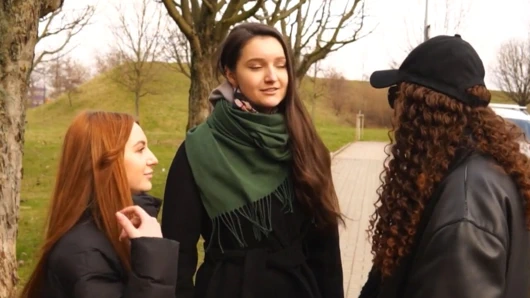 Acınası küçük bir yarak çifte saksoyla mola veriyor