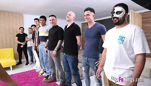 Lana 9 adamla grup seks yapıyor!!