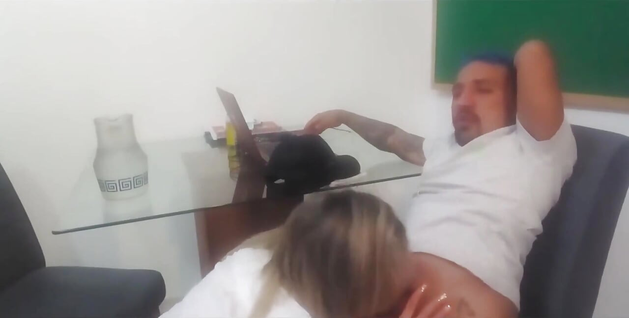 Yaramaz küçük öğrenci kuyruğumu yedi
