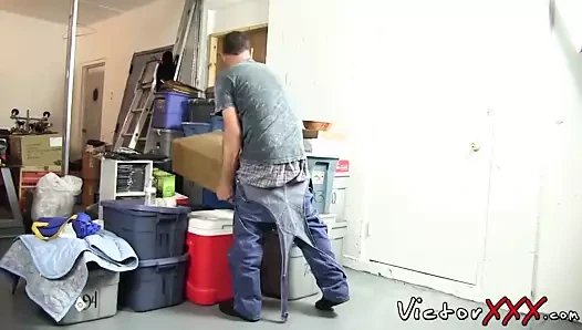 Azgın horoz enayi sulu hıyarı yalamak için bütün gün bekliyordu