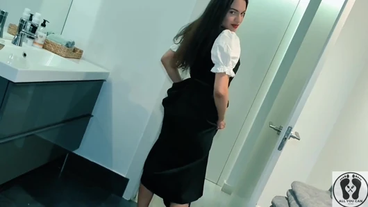 Harap köpüklü dirndl duşta ıslak ve dağınık