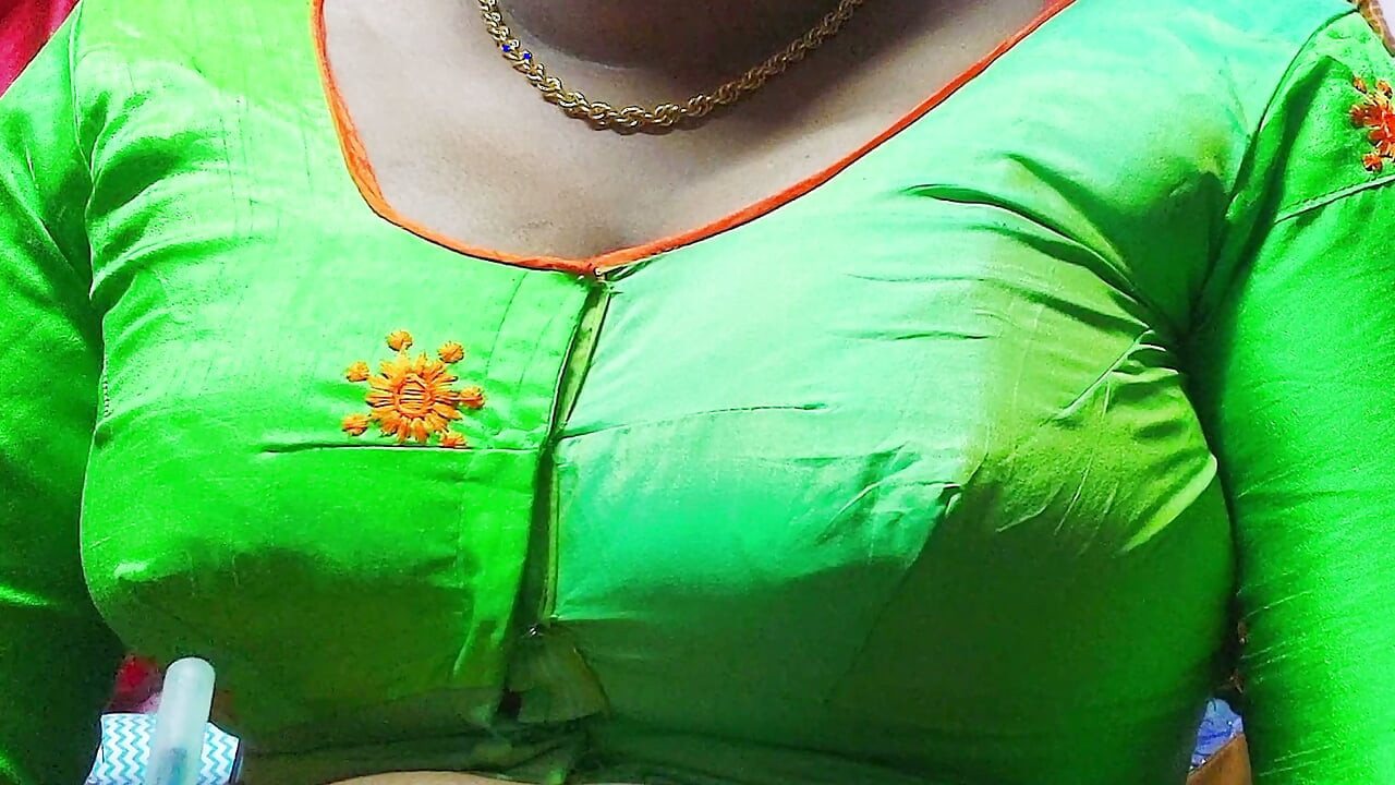 Sıcak ve seksi desi öğretmen öğrenciyle sevişiyor