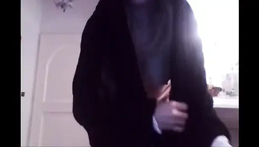 Rahibe geri döndü! Sana gösterecek bir şey var