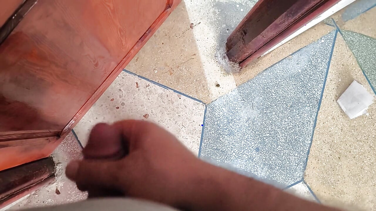 Arap düşkünü koca karısını arkadaşıyla paylaşıyor