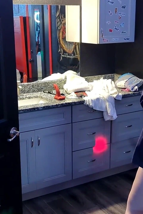 Ateşli evli kadın seks salıncakta randevusunda hala enerjik