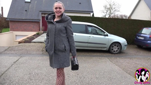 Sıcak anal seks ile bir çarpıcı esmer olgun