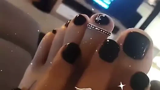 Boyalı erkek ayak parmaklarım