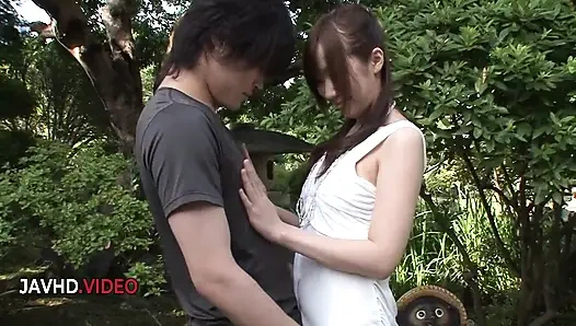 Hitomi oki açık havada rastgele adamı emiyor: parkta spontane sakso macerası