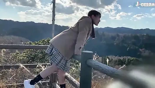 Derin öpüşmeleri seven vahşi bir güzellik, nereye giderse gitsin tutkusunu yakalıyor. - B