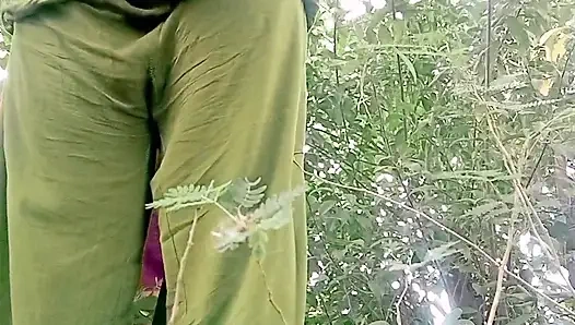 Açık havada anal sikiş vedio.vajina Jangol'da annesini sikiyor.