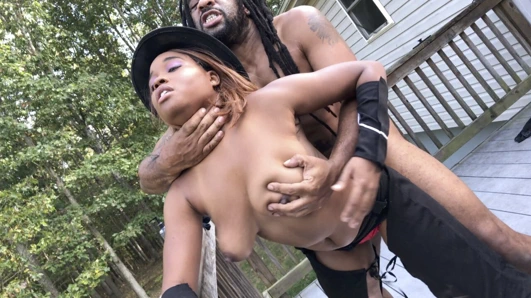 Don whoe arka bahçede nina rivera'nın boğazını ve kedi sikikleri