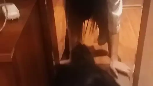 Arkadaş ile koridorda karısı seks