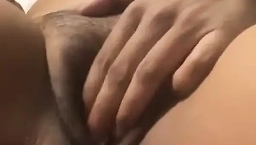 Seksi latin kendisiyle oynuyor