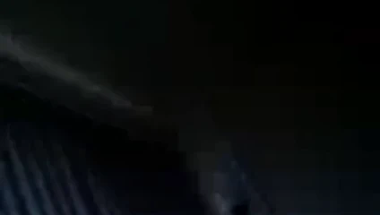 Şişman ıslak amımla oynuyorum