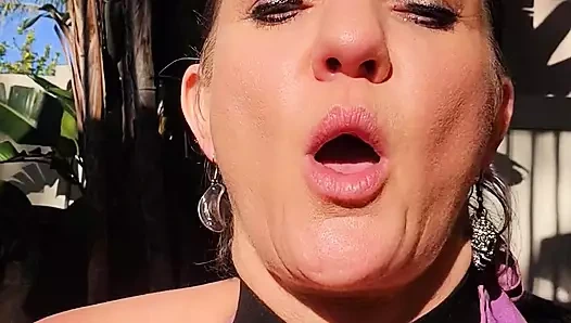 Bayan coralyn mücevher kolaylıkla çoklu görev yapabilir