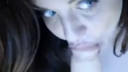 Tombul büyük göğüsler mavi gözler