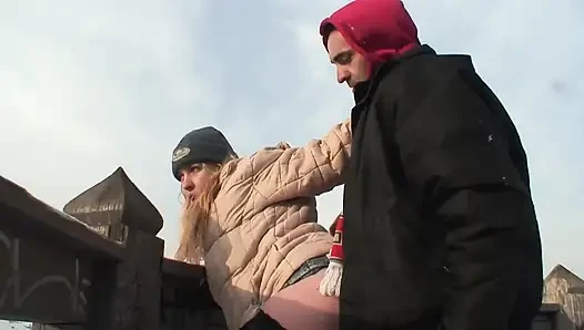Çılgın Derleme: Asyalı Kız Öğrenci Emiyor, Ormanda Sikişiyor Ve Kar Amcık Yalıyor!