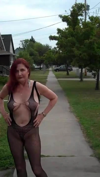 Redhot kızıl saçlı gösteri 7-30-2017 pt. 4 (kamu eğlencesi)