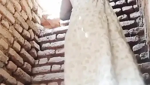 Azgın köylü kız mastürbasyon yapıyor