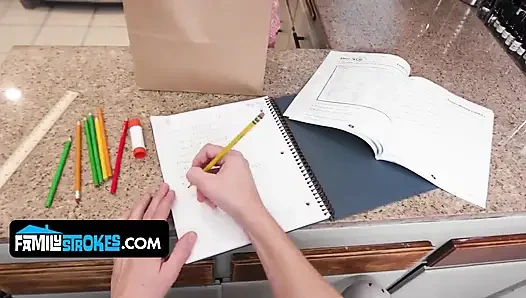 Üvey anne Angelina Paskalya yumurtası avlarını sert bir sikiş seansına dönüştürüyor