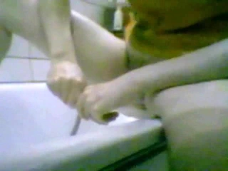 Yanka zimina. amımı yıkarım ve duşta mastürbasyon yaparım