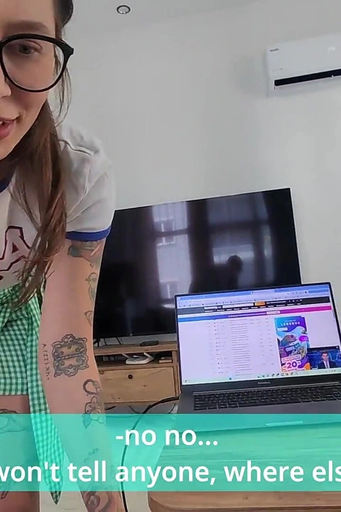 Üvey babası poposunda bir spazmla sorunu çözmesine yardım etti!