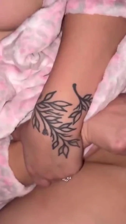 Orta yaşlı seksi kadın büyük yarak ve vibratörde birden fazla orgazm oluyor | Klip 1