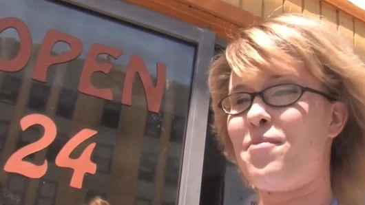 Sasha knox ilk büyük siyah horoz ile biraz zaman harcıyor