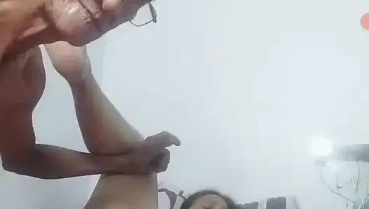 Benim tatminim karımı sikmeden önce amcık yemek