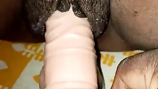 Pussi Içime Ne Kadar Kırmızı Meyve Suyu Düştü, Ye Onu.