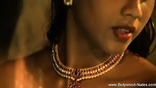 Hintli hatunla dans et