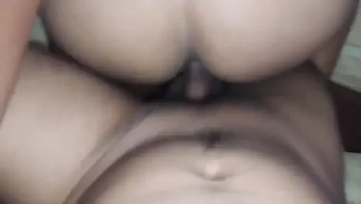 Мою Жену Очень Сильно Трахает Киска По-собачьему! Я Поделился Им, И Она Сама Любит Втыкать Член Моей Подруги