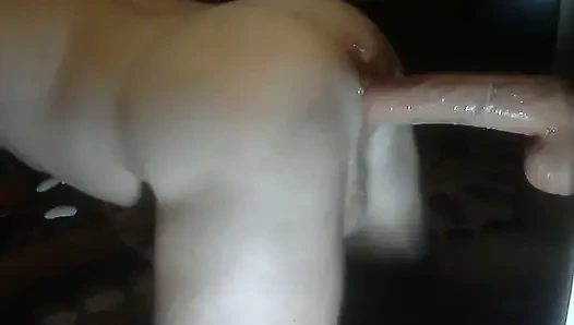 Büyük dildo ıslak deliğimi sikiyor
