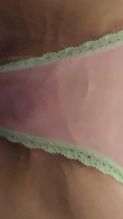 CD dildo'ya biniyor, külot içinde ellerini kullanmadan boşalıyor | Klip 1