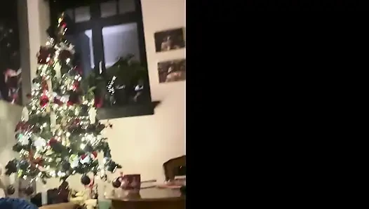 Sakinleştirici, elektronik müzik ve aşağılayıcı bir tonla son derece ev yapımı bir video; Nasıl zorlandığını duyun!