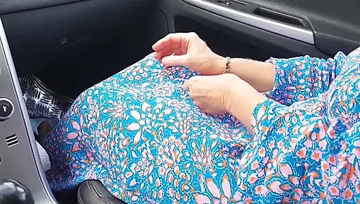 Amatör Sarışın Olgun Karısı Oral Ve Ayak İbadetinden Zevk Alıyor