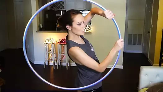 Çember kız - göğüsler sallamak dansı