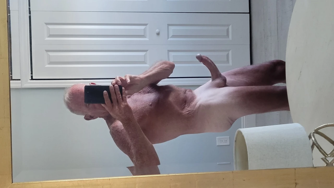 Отпускный стояк поглаживает камшотом.