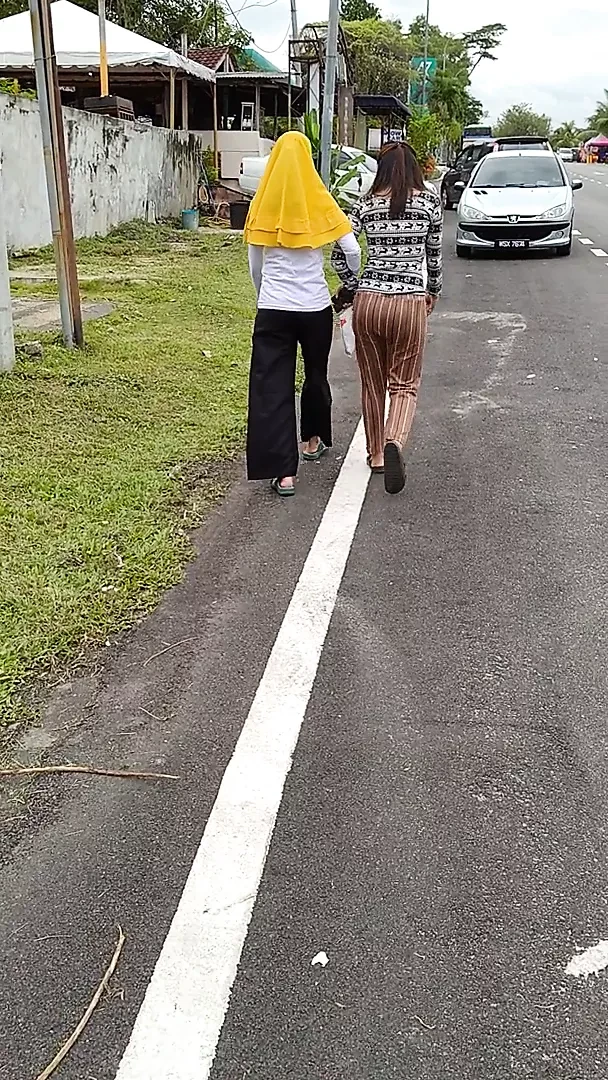 Cewek indo bontot besar