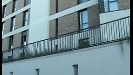 Jeune exhib francaise pompe une bonne queue en pleine rue