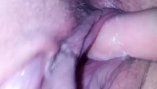 Kız arkadaşının kremsi amını parmaklıyor