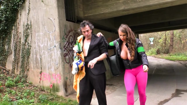 Alman Çifte Penetrasyon Sidikli Sürtük Vahşi Çifte Sikiliyor