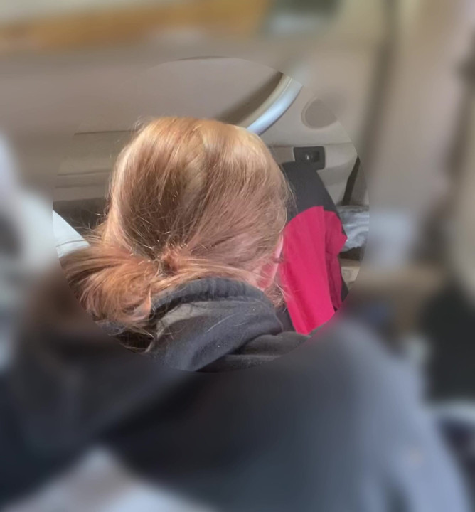 Kusura bakmayın, halkın içinde sikimi yalatmak için dışarı çıkıyorum. cumshot için sadecefans bağlantısını tıklayın